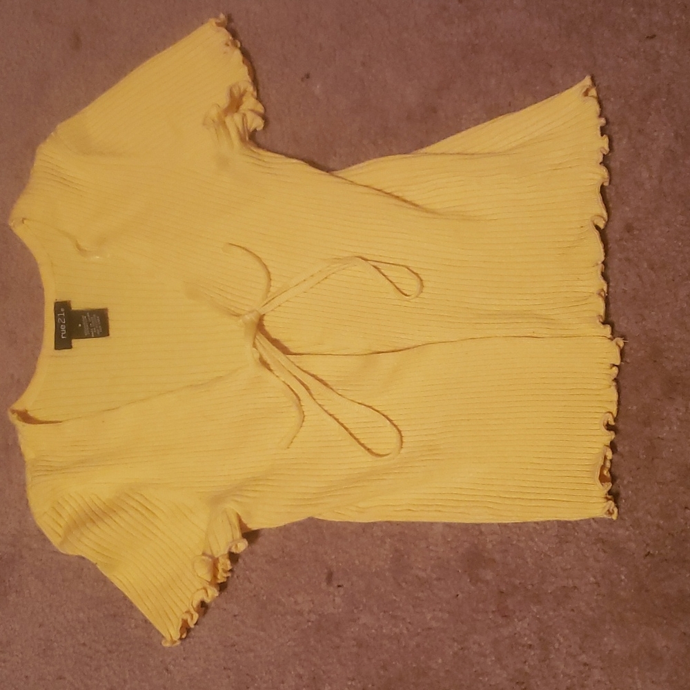 Cute cropped yellow cardigan